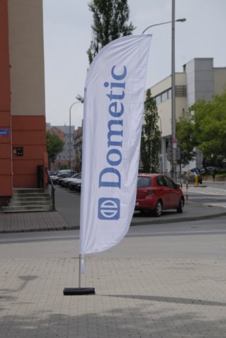 Flaga promocyjna dla Dometic