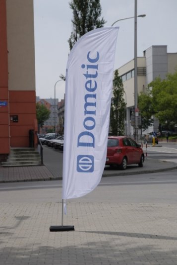 Flaga promocyjna dla Dometic